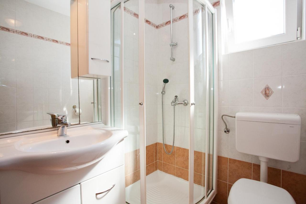 Apartments Glibo Near The Sea And Town Center! Krk Town Exterior foto