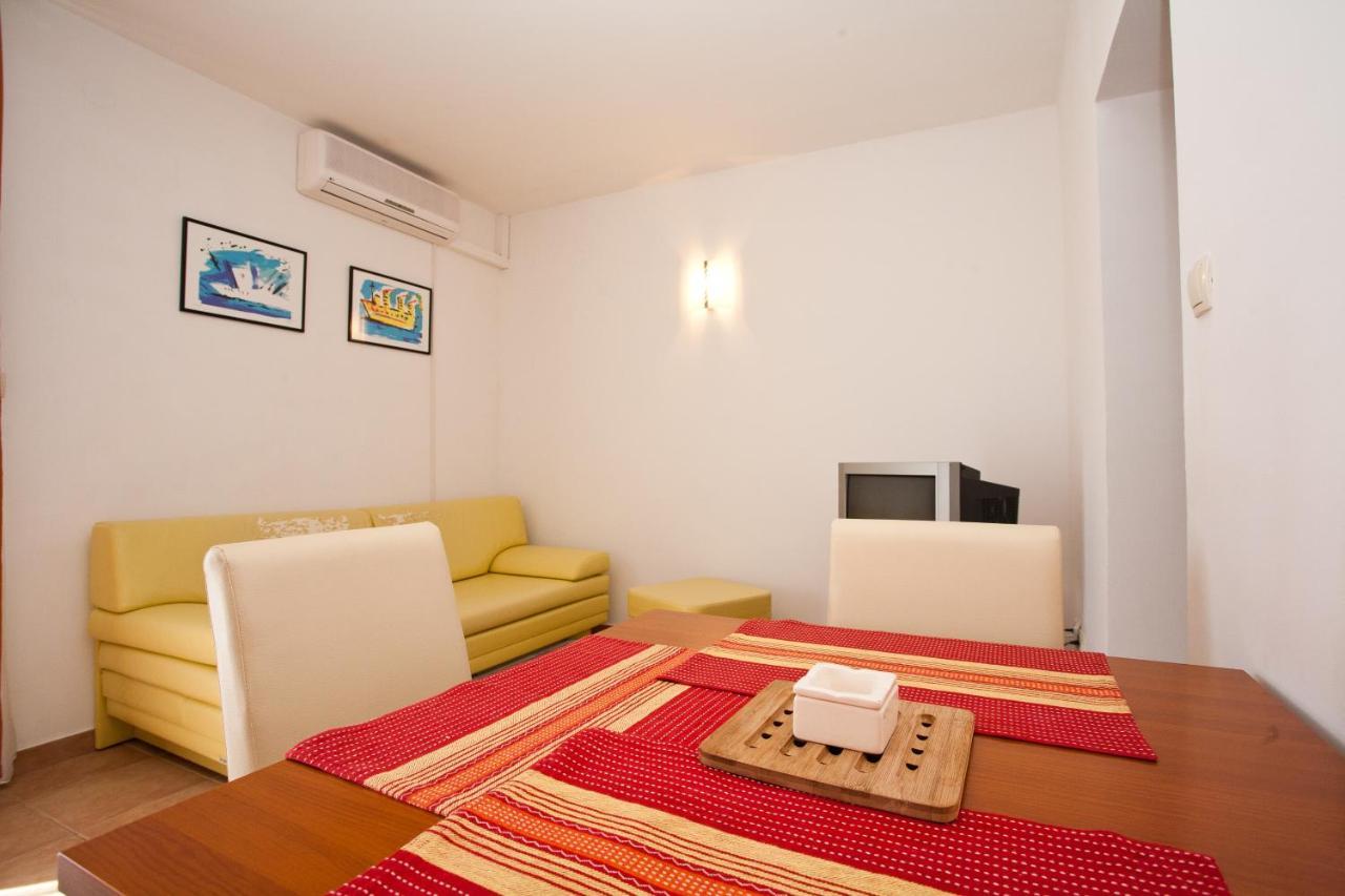 Apartments Glibo Near The Sea And Town Center! Krk Town Exterior foto
