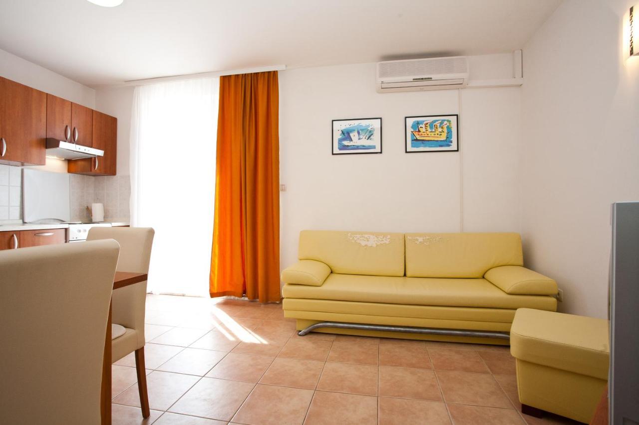 Apartments Glibo Near The Sea And Town Center! Krk Town Exterior foto